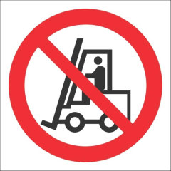 Знак безопасности Запрещается движение средств напольного транспорта Р07 (200x200 мм, пластик)